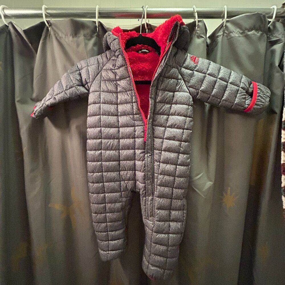 Snozu 1-piece‎ Cozy Snowsuit for Boy or Girl in Grey Herringbone & Red 9/12M